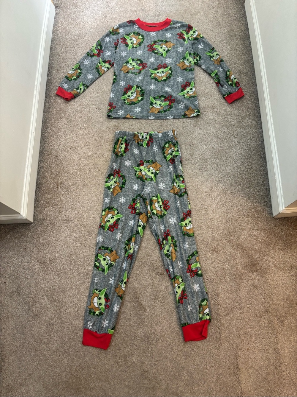 Kids Grey Holiday Christmas Pajama Set Yoda Star Wars size 8 100% polyester EUC